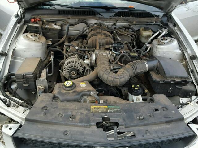 1ZVHT80N385199948 - 2008 FORD MUSTANG SILVER photo 7