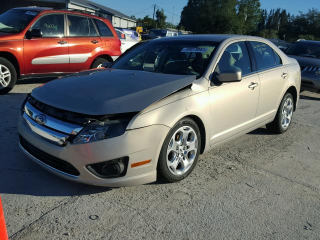 3FAHP0HA0AR283731 - 2010 FORD FUSION SE TAN photo 2