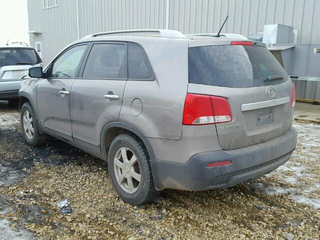 5XYKTDA20BG027347 - 2011 KIA SORENTO BA SILVER photo 3