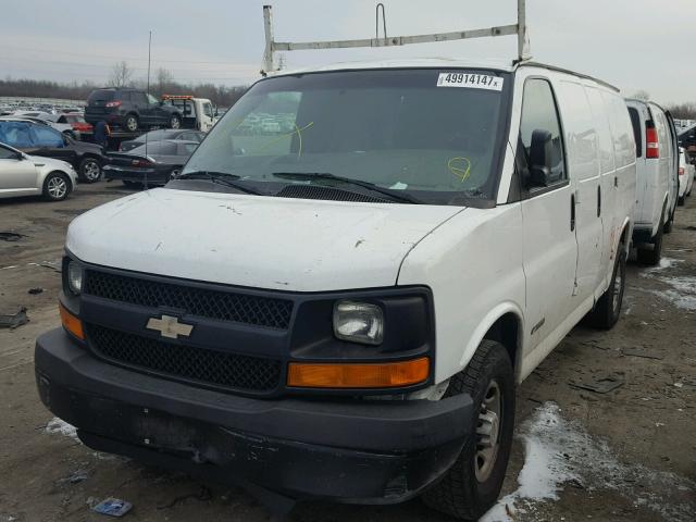 1GCHG35U931166964 - 2003 CHEVROLET EXPRESS G3 WHITE photo 2