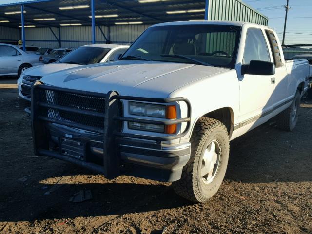 2GTEK19R6W1541400 - 1998 GMC SIERRA K15 WHITE photo 2