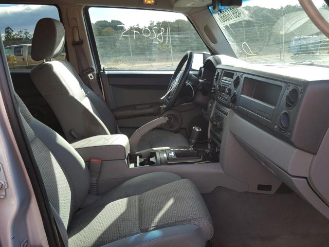 1J8HG48N26C244688 - 2006 JEEP COMMANDER SILVER photo 5