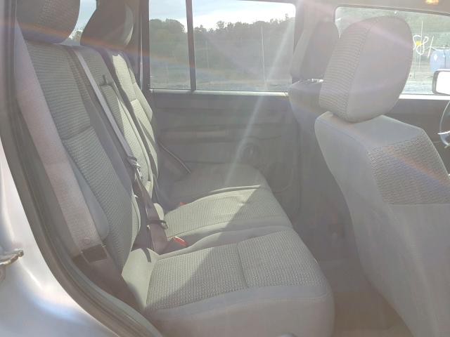 1J8HG48N26C244688 - 2006 JEEP COMMANDER SILVER photo 6