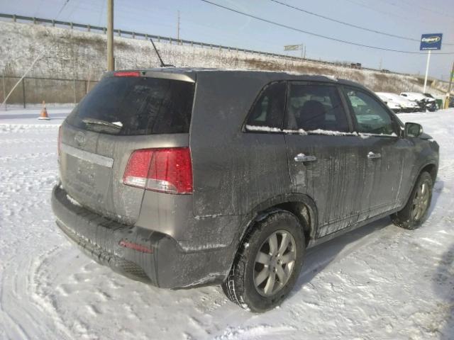 5XYKT3A12BG084117 - 2011 KIA SORENTO BA GRAY photo 4