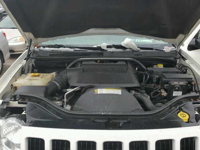 1J8HR48N58C188744 - 2008 JEEP UNIVERSAL WHITE photo 7