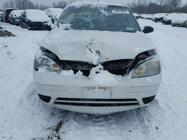 1FAHP31N36W154515 - 2006 FORD FOCUS ZX3 WHITE photo 9