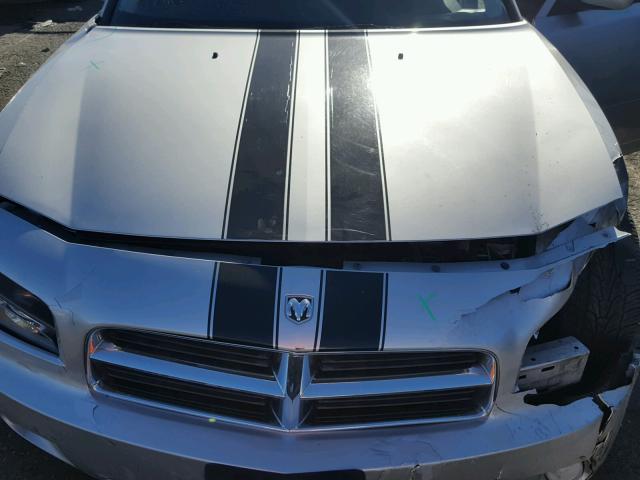 2B3CA3CV2AH246971 - 2010 DODGE CHARGER SILVER photo 7