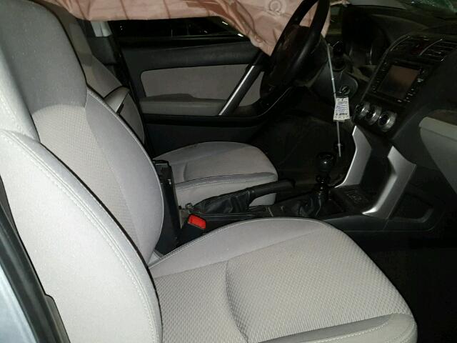 JF2SJAAC5GG451822 - 2016 SUBARU FORESTER 2 SILVER photo 5