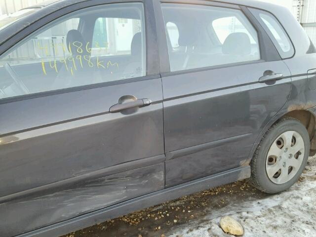 KNAFE161555144104 - 2005 KIA SPECTRA5 GRAY photo 9