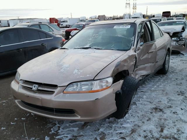 1HGCG1648YA058048 - 2000 HONDA ACCORD LX GOLD photo 2