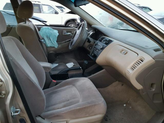 1HGCG1648YA058048 - 2000 HONDA ACCORD LX GOLD photo 5