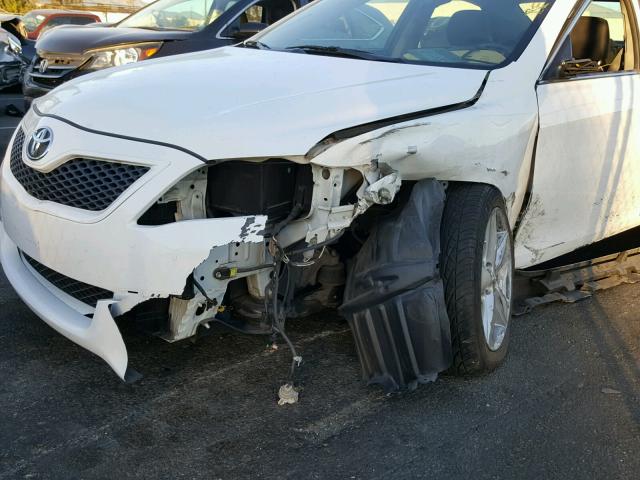 4T1BF3EK9BU636622 - 2011 TOYOTA CAMRY BASE WHITE photo 9