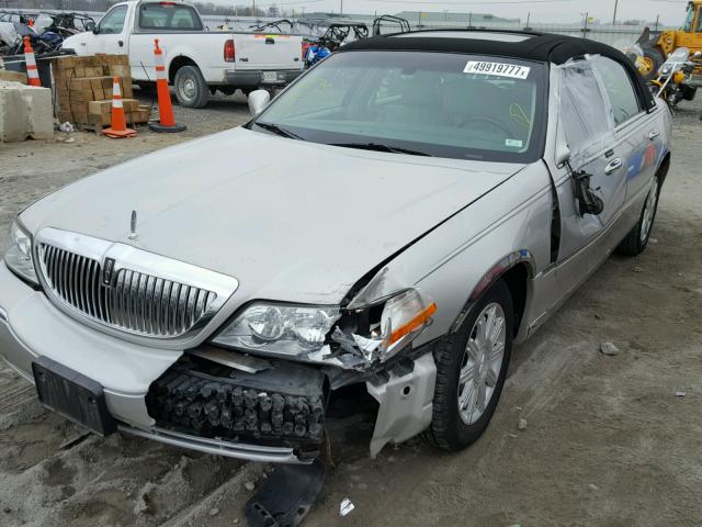 1LNHM82W77Y629995 - 2007 LINCOLN TOWN CAR S SILVER photo 9