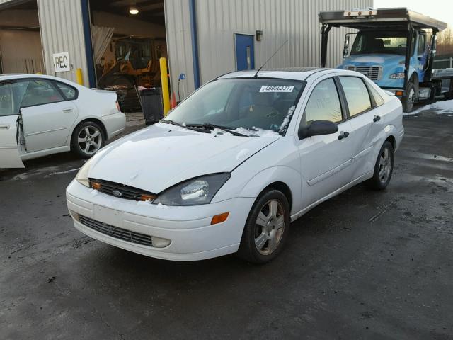 1FAHP38373W237428 - 2003 FORD FOCUS ZTS WHITE photo 2