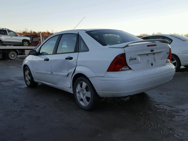 1FAHP38373W237428 - 2003 FORD FOCUS ZTS WHITE photo 3