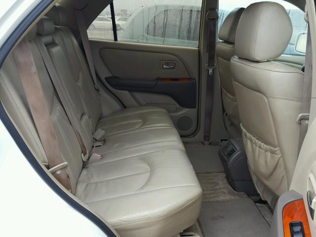 JTJGF10U010087967 - 2001 LEXUS RX 300 WHITE photo 6