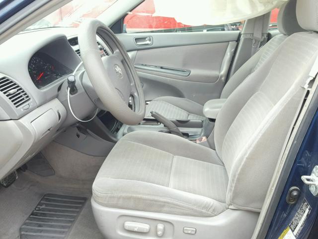 4T1BE30K25U005287 - 2005 TOYOTA CAMRY LE ლურჯი ფოტო 5