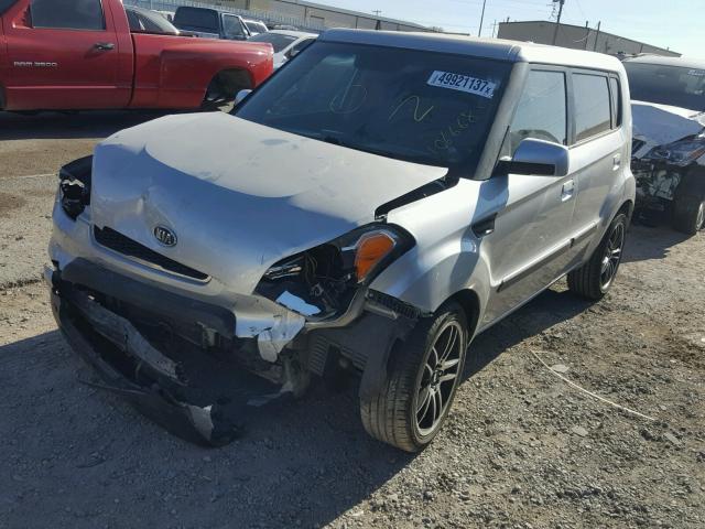 KNDJT2A25A7106668 - 2010 KIA SOUL + SILVER photo 2