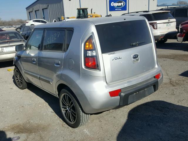 KNDJT2A25A7106668 - 2010 KIA SOUL + SILVER photo 3