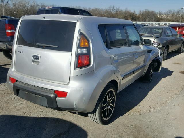 KNDJT2A25A7106668 - 2010 KIA SOUL + SILVER photo 4