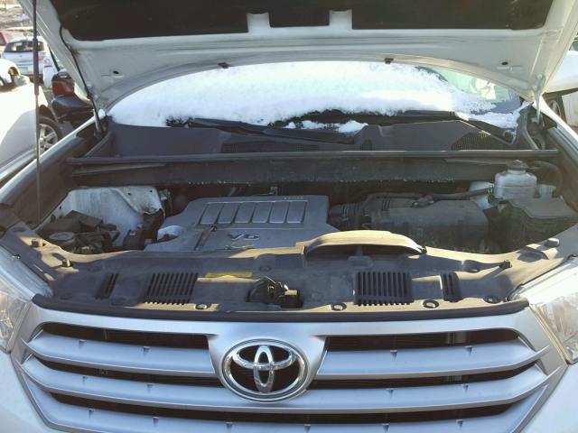 5TDBK3EH8CS135067 - 2012 TOYOTA HIGHLANDER WHITE photo 7