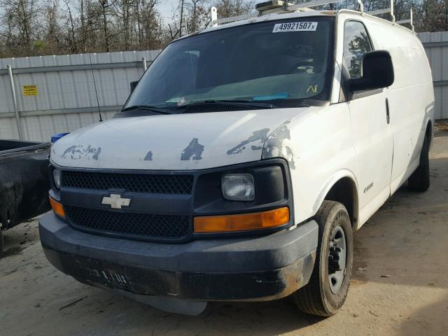 1GCGG25UX51208485 - 2005 CHEVROLET EXPRESS G2 WHITE photo 2