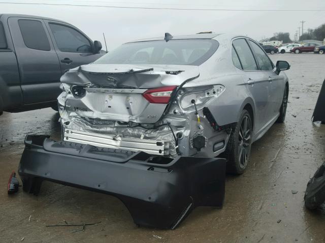 4T1B61HK1JU028673 - 2018 TOYOTA CAMRY XSE SILVER photo 4