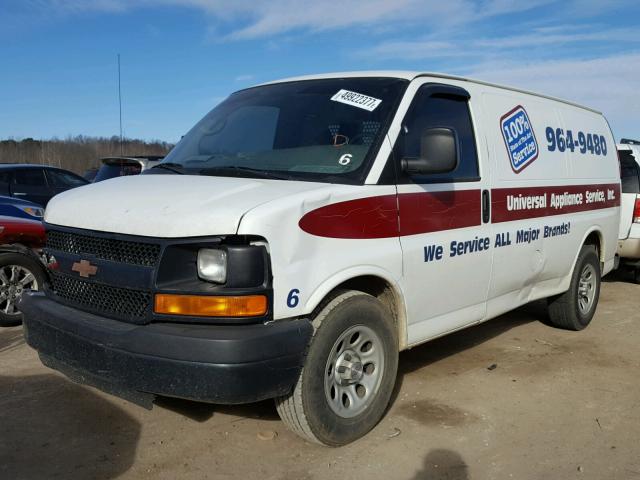 1GCFG15X291128801 - 2009 CHEVROLET EXPRESS G1 WHITE photo 2