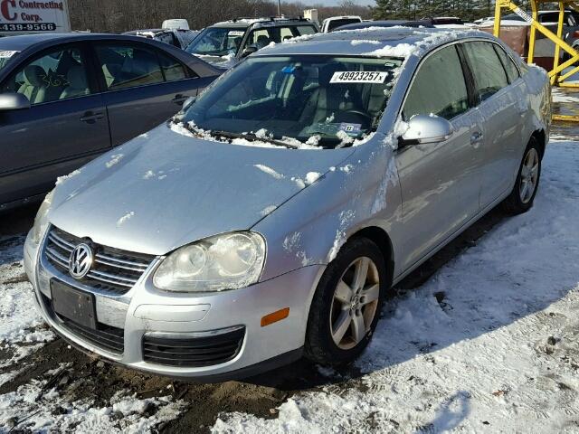 3VWRZ71K68M052745 - 2008 VOLKSWAGEN JETTA SE SILVER photo 2