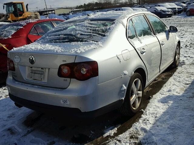 3VWRZ71K68M052745 - 2008 VOLKSWAGEN JETTA SE SILVER photo 4