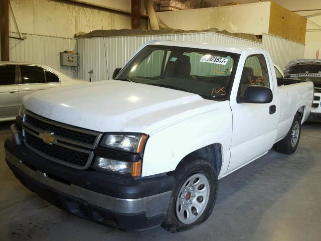 1GCEC14V57Z205618 - 2007 CHEVROLET SILVERADO WHITE photo 2