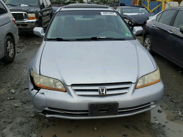 1HGCG165X2A000135 - 2002 HONDA ACCORD EX SILVER photo 9