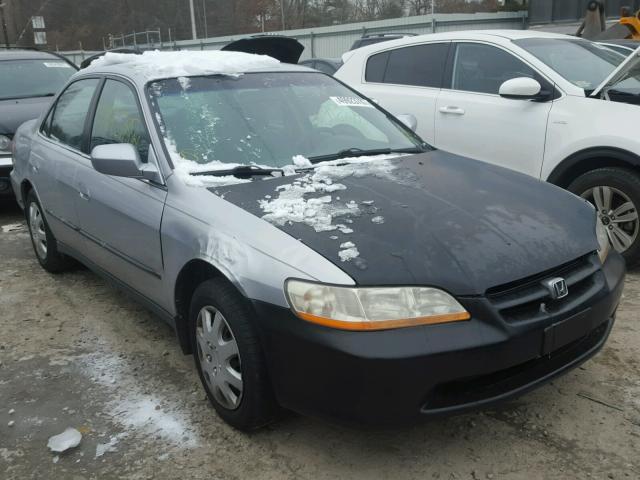 1HGCG6659YA114889 - 2000 HONDA ACCORD LX SILVER photo 1