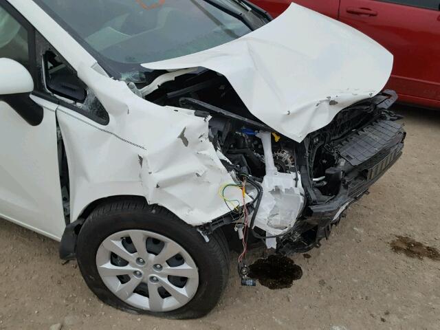 KNADM4A37H6117585 - 2017 KIA RIO LX Սպիտակ լուսանկար 9