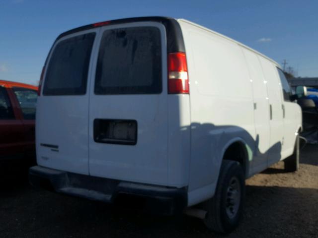 1GCWGFFA3C1150255 - 2012 CHEVROLET EXPRESS G2 WHITE photo 4