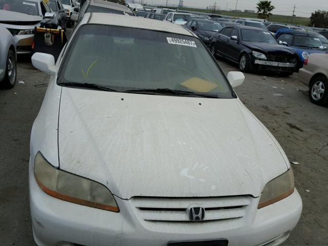 3HGCG66502G702348 - 2002 HONDA ACCORD LX WHITE photo 9