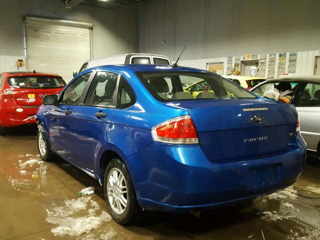 1FAHP3FN7AW282497 - 2010 FORD FOCUS SE BLUE photo 3