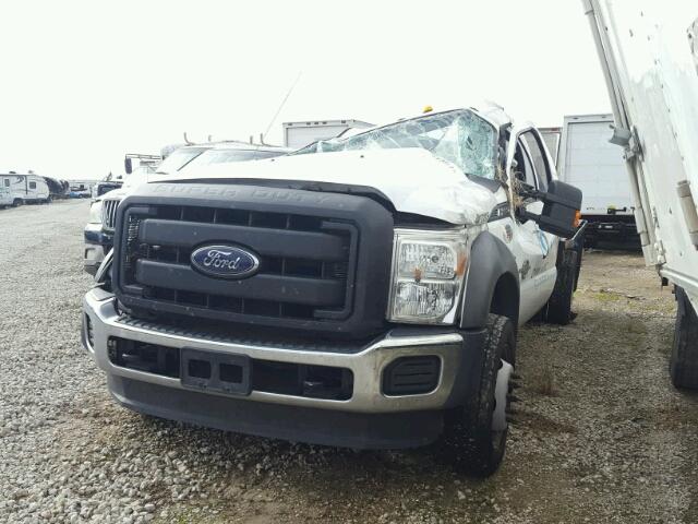 1FDUF5GT2GEB56725 - 2016 FORD F550 SUPER WHITE photo 2