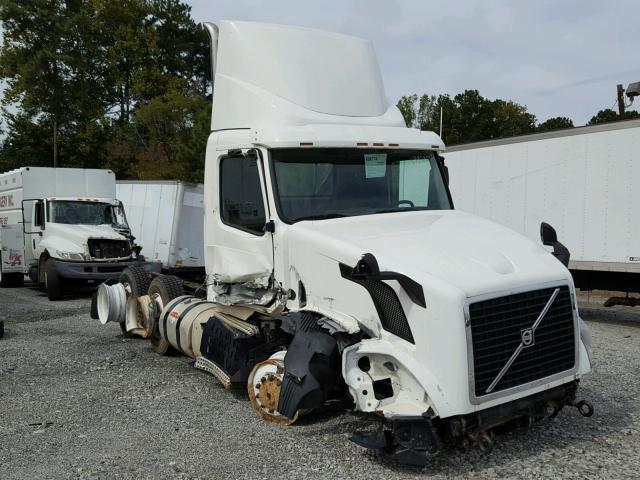 4V4NC9EH1FN186504 - 2015 VOLVO VN VNL WHITE photo 1