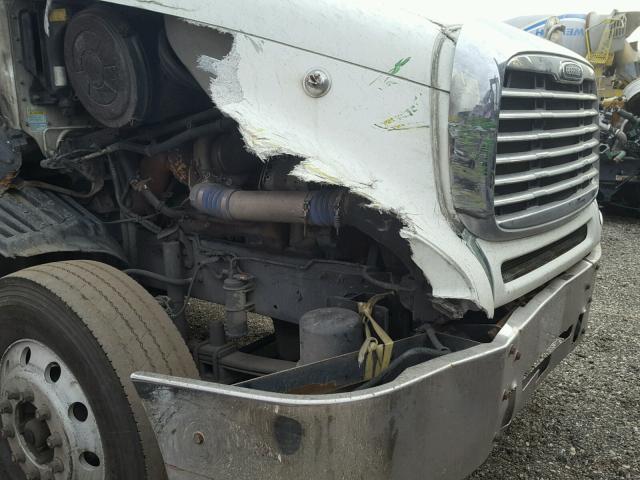 1FUJA6CGX6DW72428 - 2006 FREIGHTLINER CONVENTION WHITE photo 9