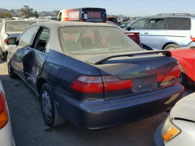 1HGCG5645WA023455 - 1998 HONDA ACCORD LX CHARCOAL photo 3