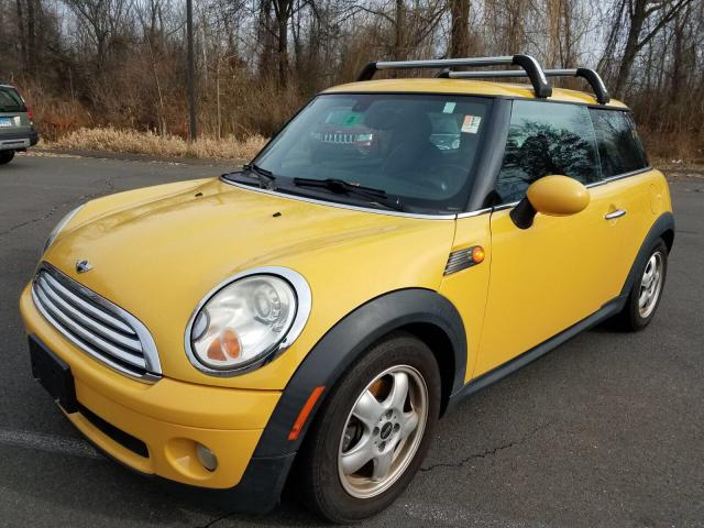 WMWMF33509TW71511 - 2009 MINI COOPER YELLOW photo 2