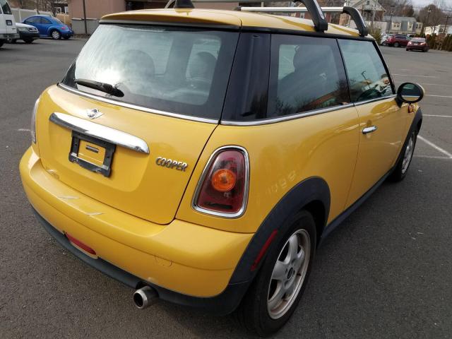 WMWMF33509TW71511 - 2009 MINI COOPER YELLOW photo 4