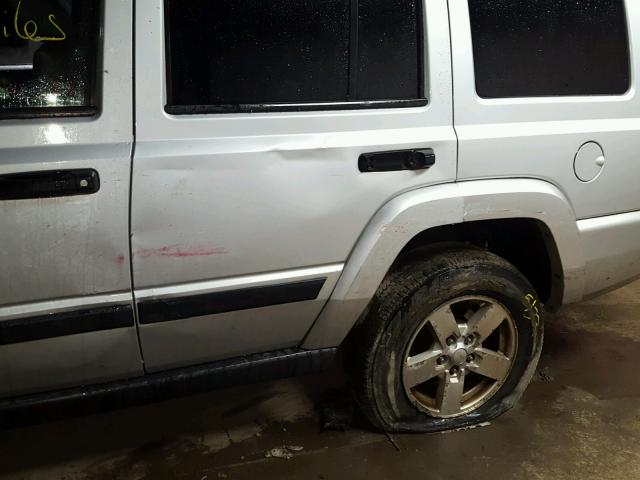 1J8HG48K96C272204 - 2006 JEEP COMMANDER SILVER photo 9
