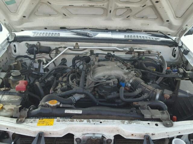 5N1ED28Y82C582667 - 2002 NISSAN XTERRA XE WHITE photo 7