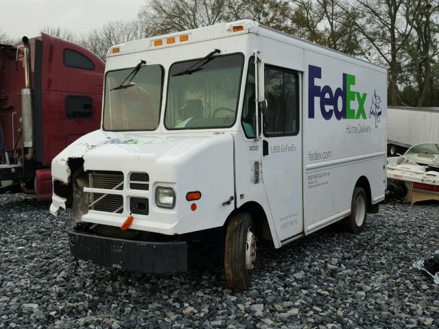 4UZAANCP87CY94552 - 2007 FREIGHTLINER CHASSIS M WHITE photo 2