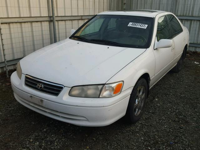 JT2BG22KXY0456445 - 2000 TOYOTA CAMRY CE WHITE photo 2