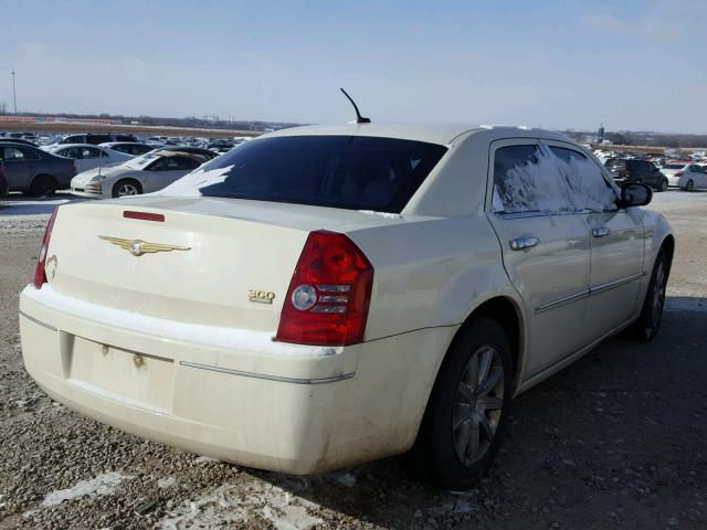 2C3LA53G88H125386 - 2008 CHRYSLER 300 TOURIN WHITE photo 4