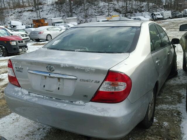 4T1BF30K14U585594 - 2004 TOYOTA CAMRY LE ვერცხლისფერი ფოტო 4
