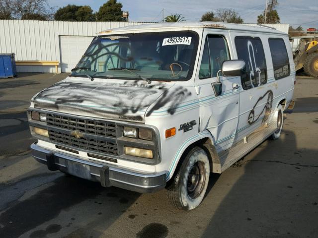 1GBEG25K4N7112424 - 1992 CHEVROLET G20 WHITE photo 2